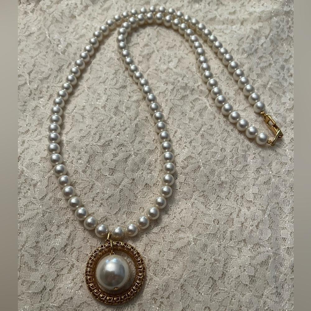 Napier/vintage pearl pendant necklace, 14” long